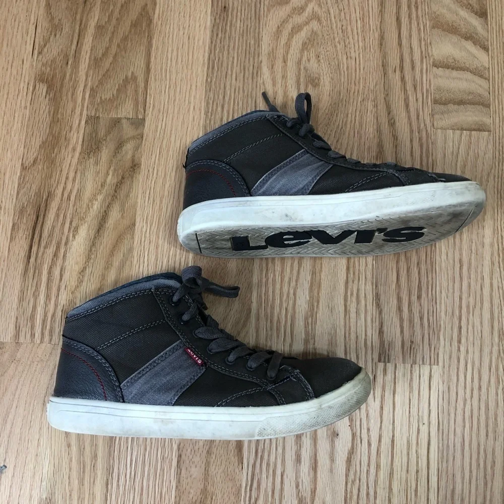 Levi’s Kids Gray Blue Midtop Sneakers Sz 6